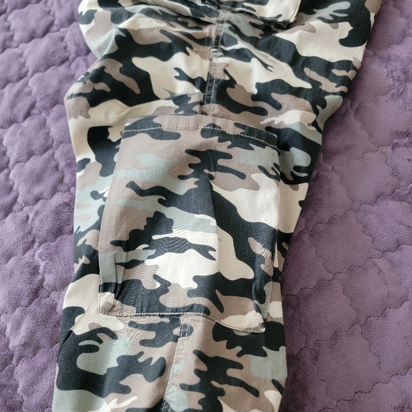 Pre-loved forever 21 camo pants sz XL - Picture 9 of 11